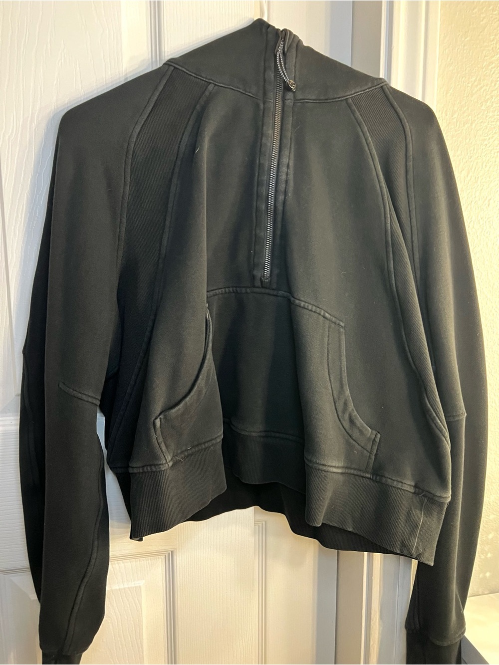 black lululemon scuba